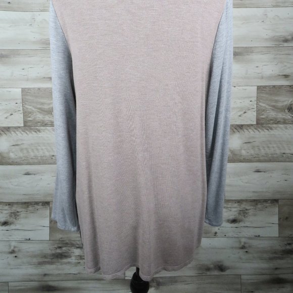 Chico's* Women's Long Sleeve Cowl Neck Asymmetrical Abstract‎ Hem Blouse~ Size 1 - Picture 6 of 15